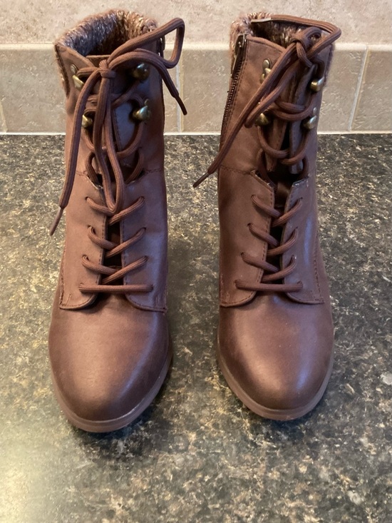 XOXO Shoes - Women's Brown Lace-Up Ankle Boots with Faux Fur Trim